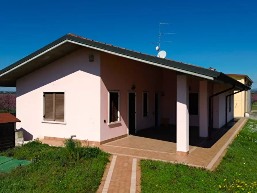 Immagine 6 di Villa in vendita  a Villafranca Di Verona