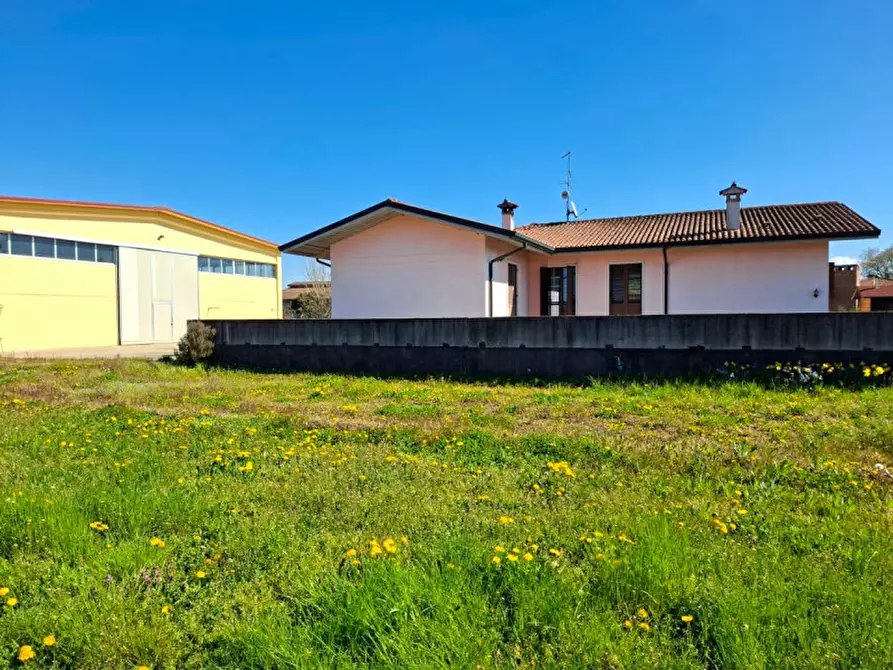 Immagine 13 di Villa in vendita  a Villafranca Di Verona
