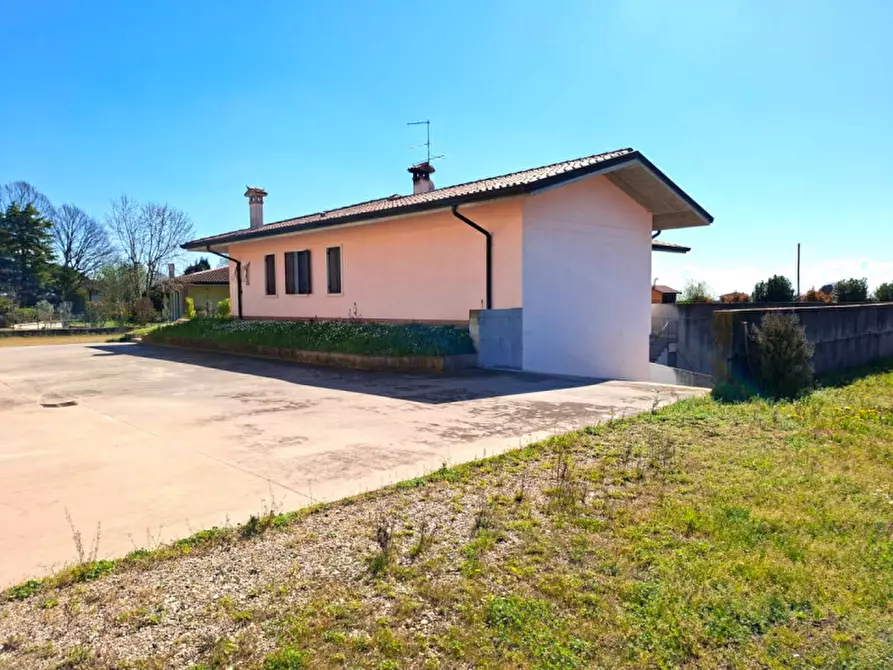 Immagine 14 di Villa in vendita  a Villafranca Di Verona