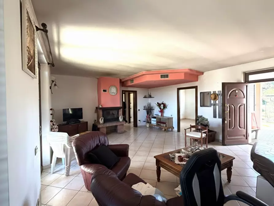 Immagine 21 di Villa in vendita  a Villafranca Di Verona