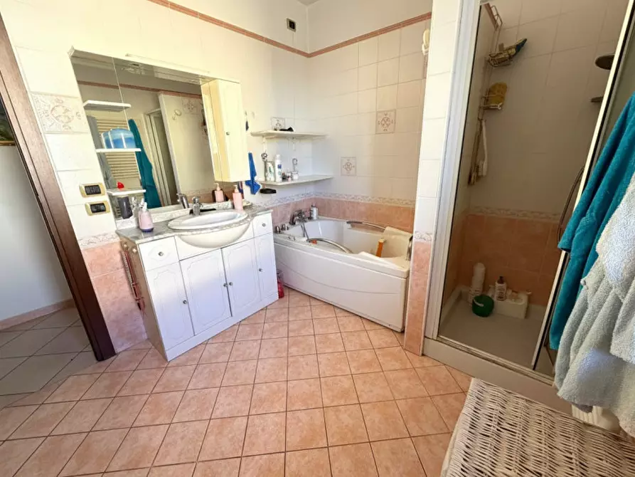 Immagine 27 di Villa in vendita  a Villafranca Di Verona