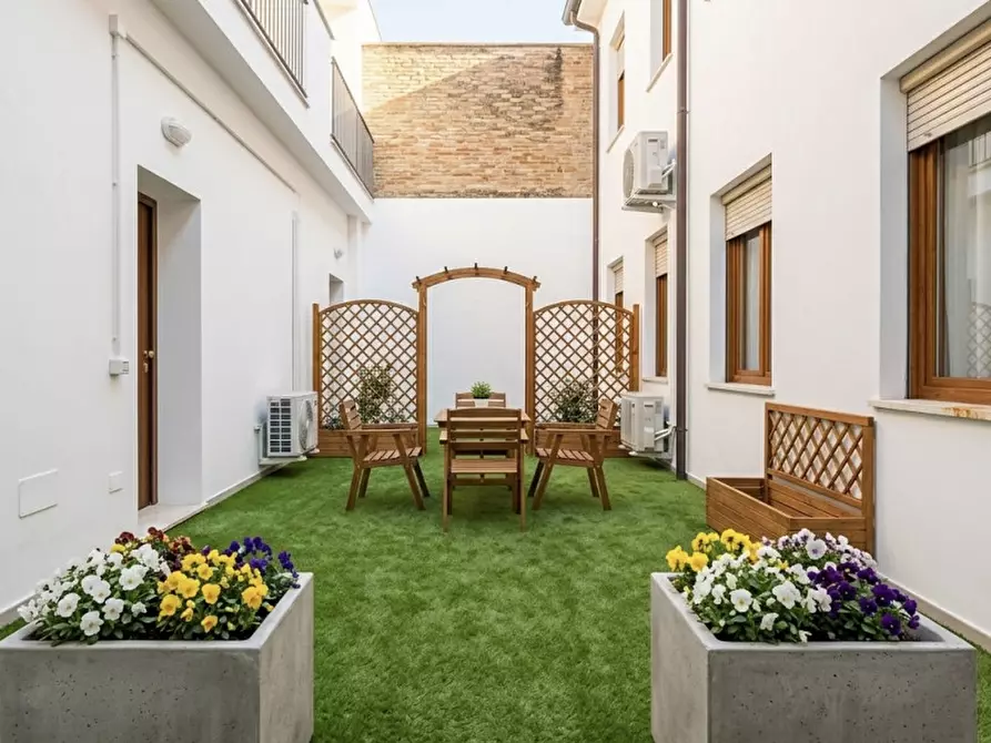 Immagine 1 di Appartamento in vendita  in Via  Zabarella a Padova