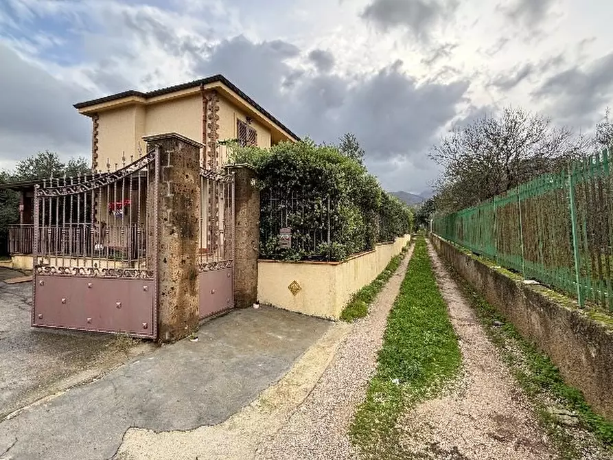 Immagine 1 di Villa in vendita  in Via del Cormorano, 90044 Carini PA, Italia a Carini
