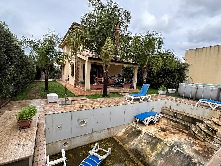 Immagine 2 di Villa in vendita  in Via del Cormorano, 90044 Carini PA, Italia a Carini