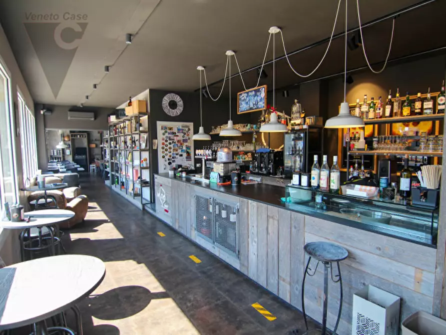 Immagine 2 di Negozio in vendita  in Via Castello a Piove Di Sacco