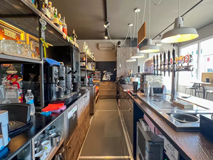 Immagine 6 di Negozio in vendita  in Via Castello a Piove Di Sacco