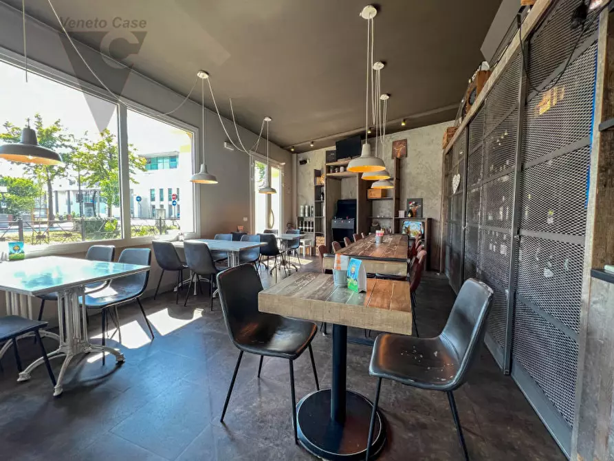 Immagine 10 di Negozio in vendita  in Via Castello a Piove Di Sacco