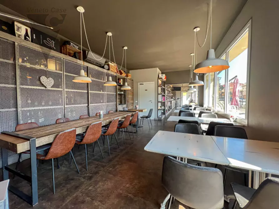 Immagine 11 di Negozio in vendita  in Via Castello a Piove Di Sacco