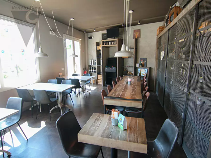 Immagine 13 di Negozio in vendita  in Via Castello a Piove Di Sacco