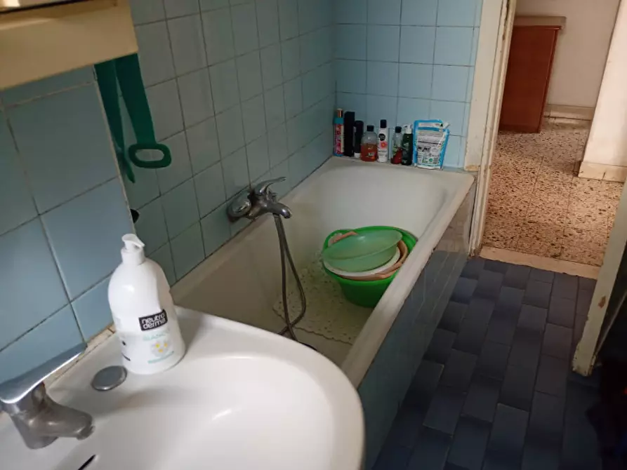 Immagine 31 di Appartamento in vendita  in via E.A Mario 25 a Napoli