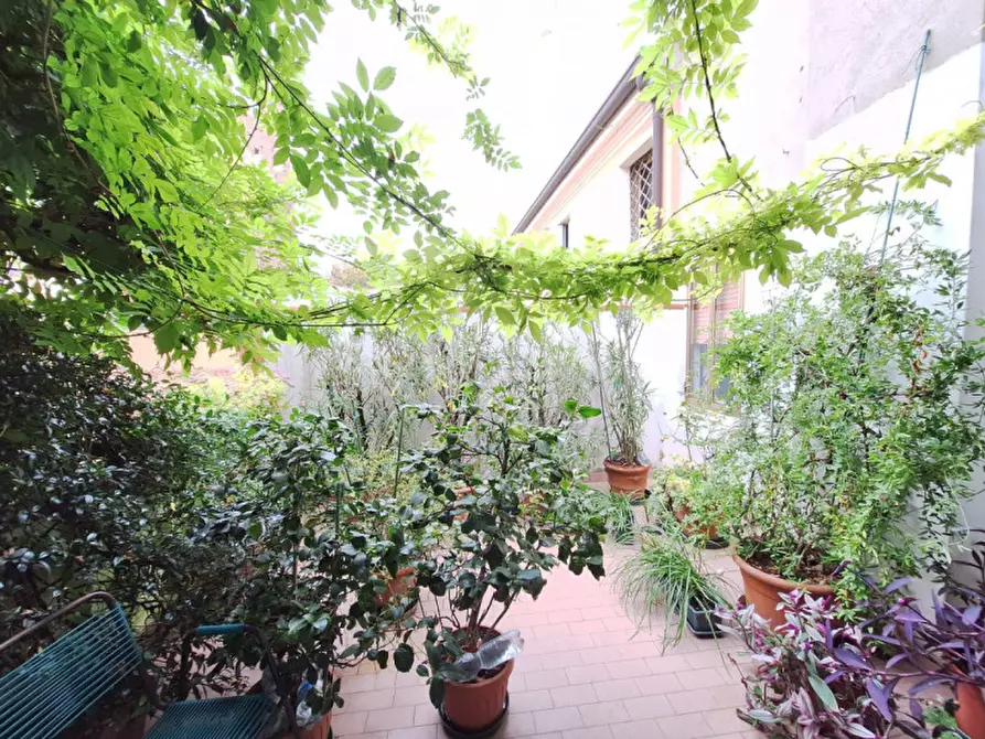 Immagine 10 di Palazzo in vendita  in Corso del Popolo a Rovigo