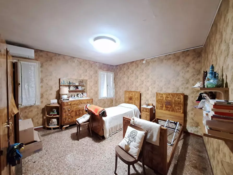 Immagine 16 di Palazzo in vendita  in Corso del Popolo a Rovigo