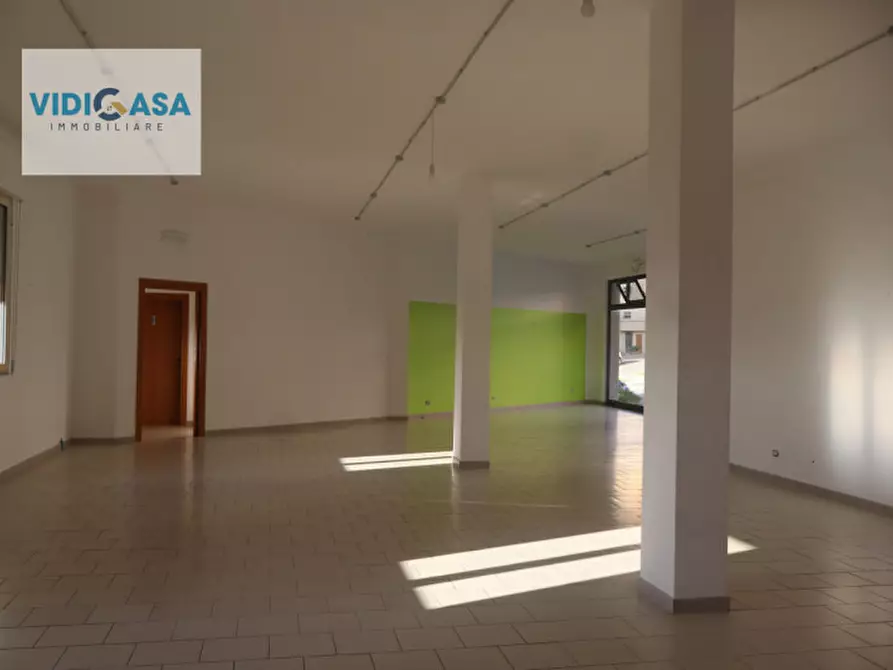 Immagine 9 di Attività commerciale in affitto  in Via Cavalcanti 72 a Montescaglioso
