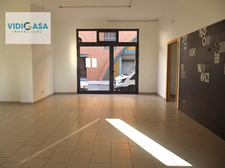 Immagine 12 di Attività commerciale in affitto  in Via Cavalcanti 72 a Montescaglioso