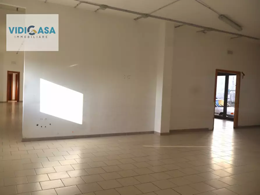 Immagine 14 di Attività commerciale in affitto  in Via Cavalcanti 72 a Montescaglioso