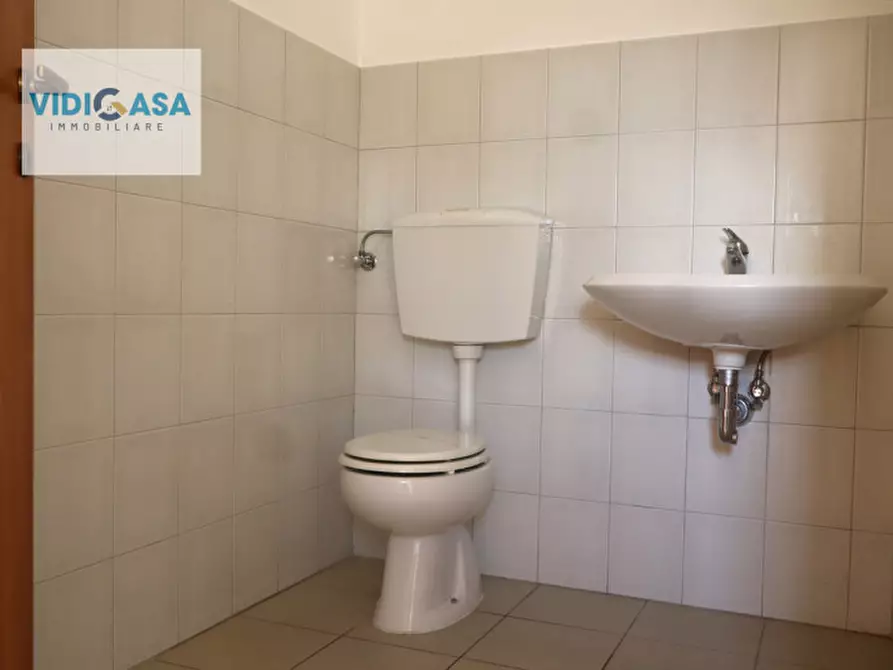 Immagine 17 di Attività commerciale in affitto  in Via Cavalcanti 72 a Montescaglioso