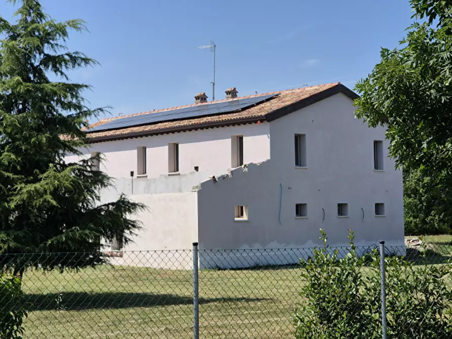 Immagine 2 di Villa in vendita  in via bel bacio 191 a Cesena