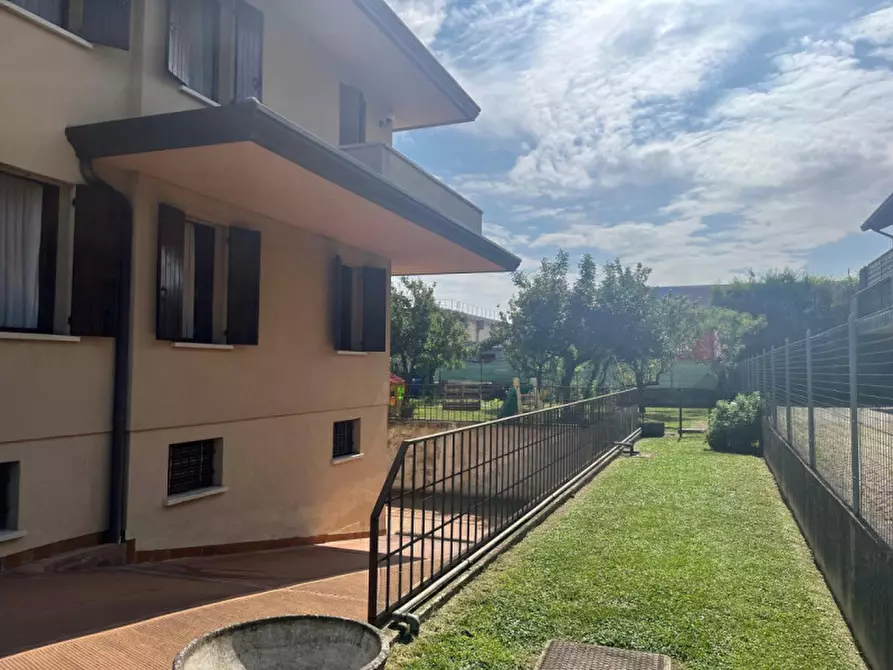 Immagine 1 di Casa bifamiliare in vendita  in Via Alessandro Manzoni a Legnaro