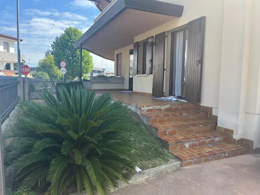 Immagine 2 di Casa bifamiliare in vendita  in Via Alessandro Manzoni a Legnaro