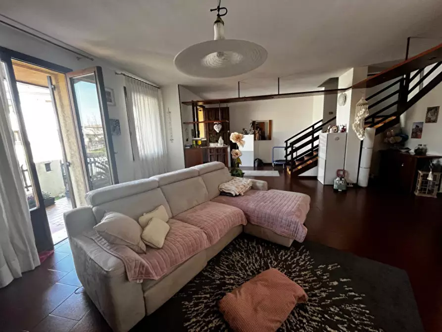 Immagine 3 di Casa bifamiliare in vendita  in Via Alessandro Manzoni a Legnaro