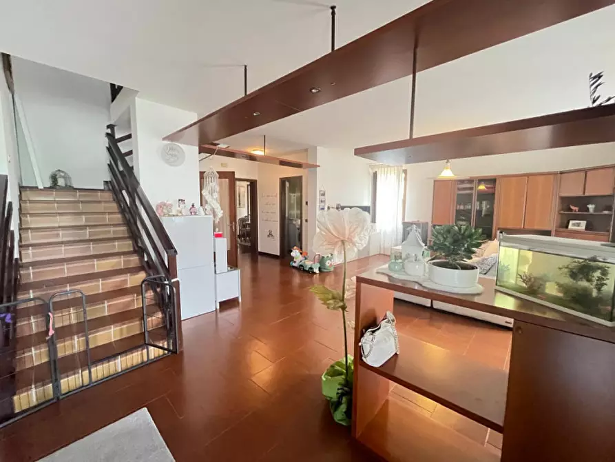 Immagine 1 di Casa bifamiliare in vendita  in Via Alessandro Manzoni a Legnaro