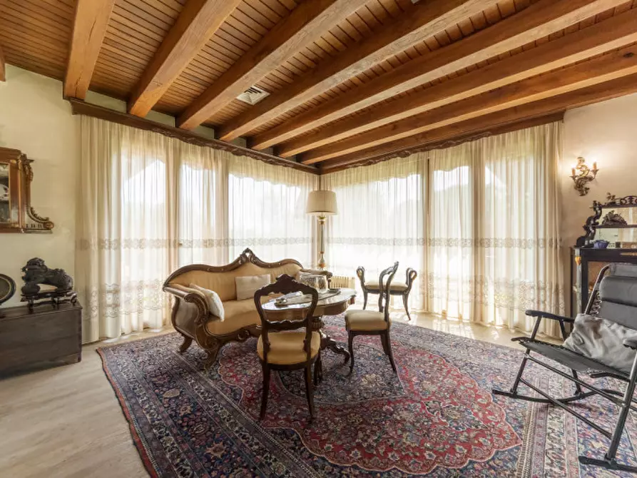 Immagine 1 di Villa in vendita  in Via delle Acquette a Treviso