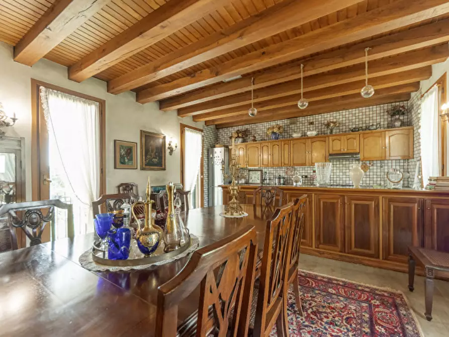 Immagine 4 di Villa in vendita  in Via delle Acquette a Treviso
