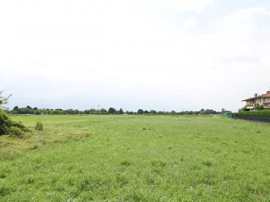 Immagine 1 di Terreno in vendita  a Schio