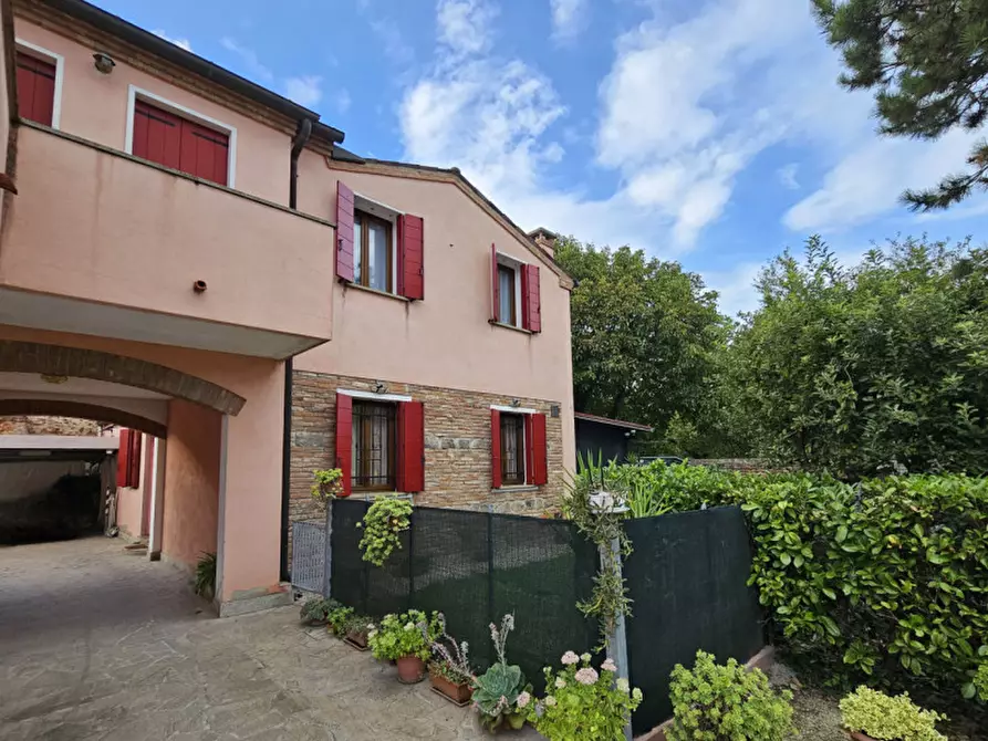 Immagine 1 di Villetta a schiera in vendita  in VIA CESARE BATTISTI a Villa Estense
