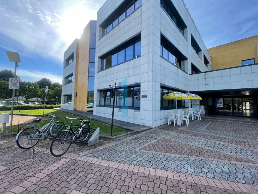 Immagine 2 di Attività commerciale in vendita  in Via Enzo Ferrari 4 a Brescia