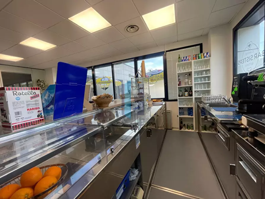 Immagine 7 di Attività commerciale in vendita  in Via Enzo Ferrari 4 a Brescia