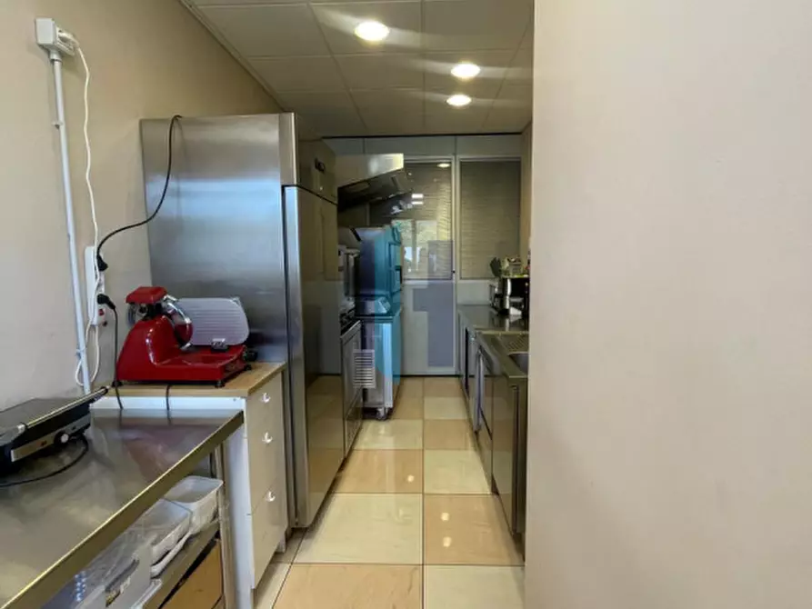 Immagine 10 di Attività commerciale in vendita  in Via Enzo Ferrari 4 a Brescia