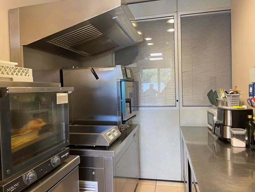 Immagine 11 di Attività commerciale in vendita  in Via Enzo Ferrari 4 a Brescia