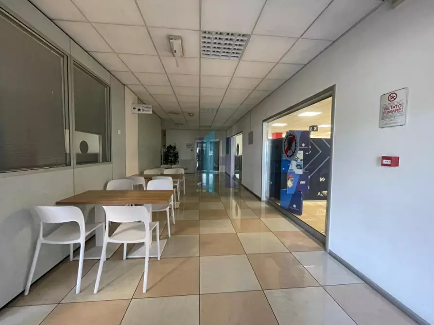 Immagine 14 di Attività commerciale in vendita  in Via Enzo Ferrari 4 a Brescia