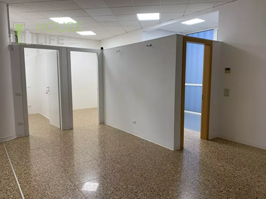 Immagine 4 di Ufficio in affitto  in Viale dell'Industria a Schio