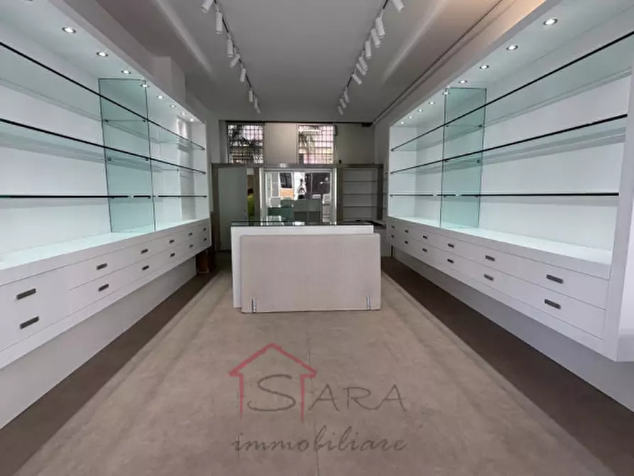 Immagine 1 di Negozio in vendita  in piazza garibaldi 8 a Padova