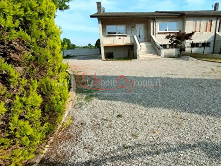Immagine 4 di Villa in vendita  in Via Euganea a Selvazzano Dentro