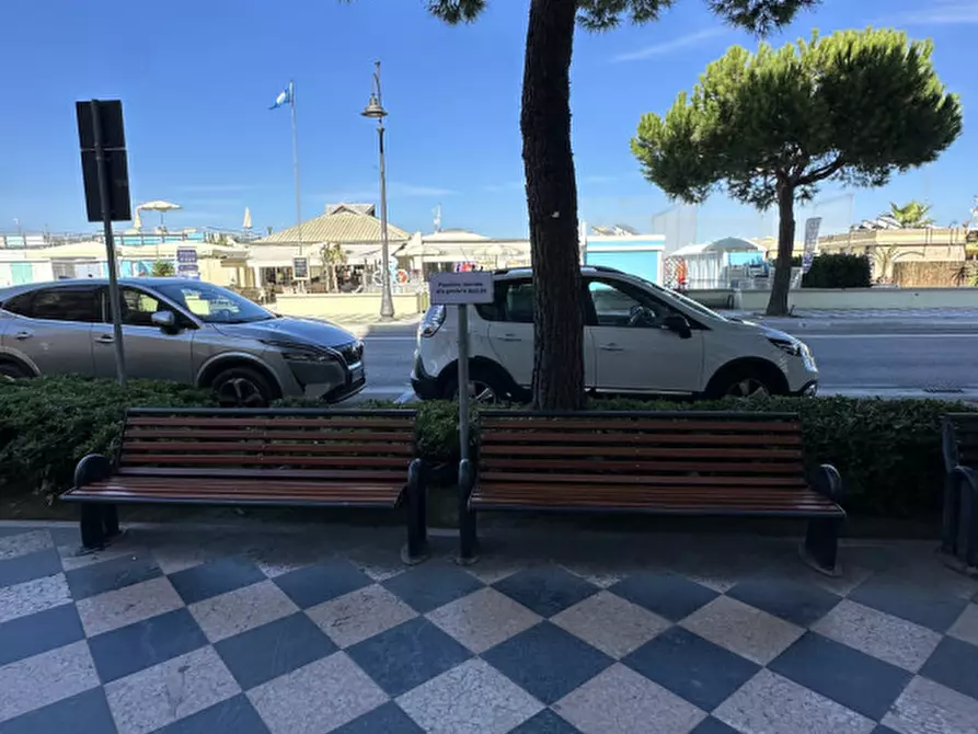 Immagine 2 di Attività commerciale in vendita  in Viale Giosuè Carducci 302 a Cesenatico