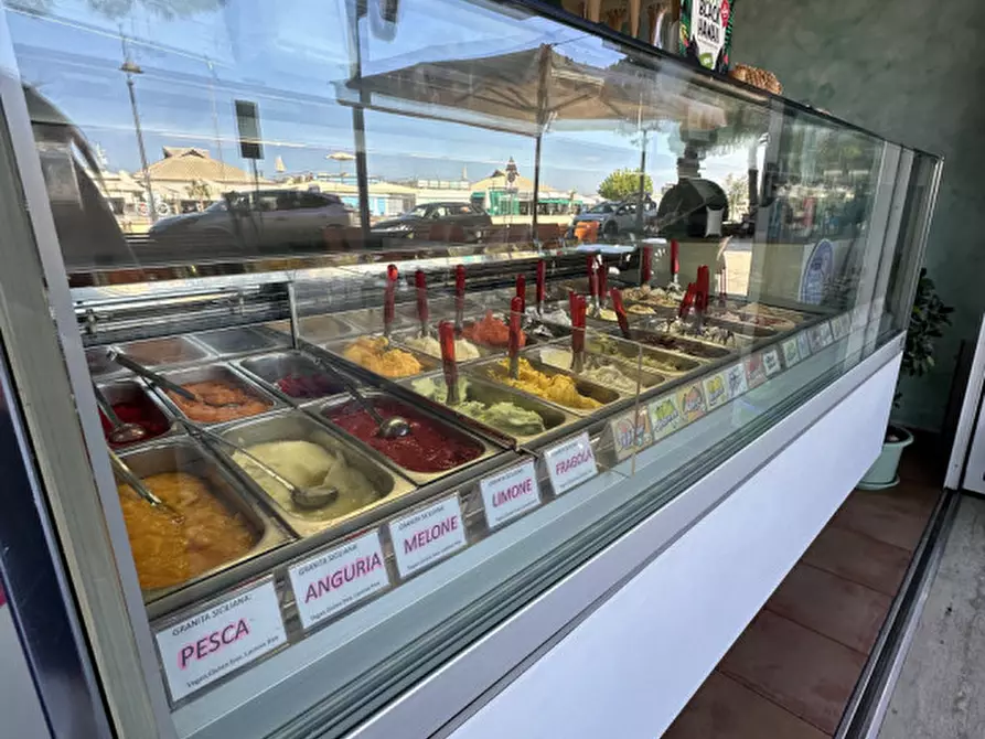 Immagine 4 di Attività commerciale in vendita  in Viale Giosuè Carducci 302 a Cesenatico