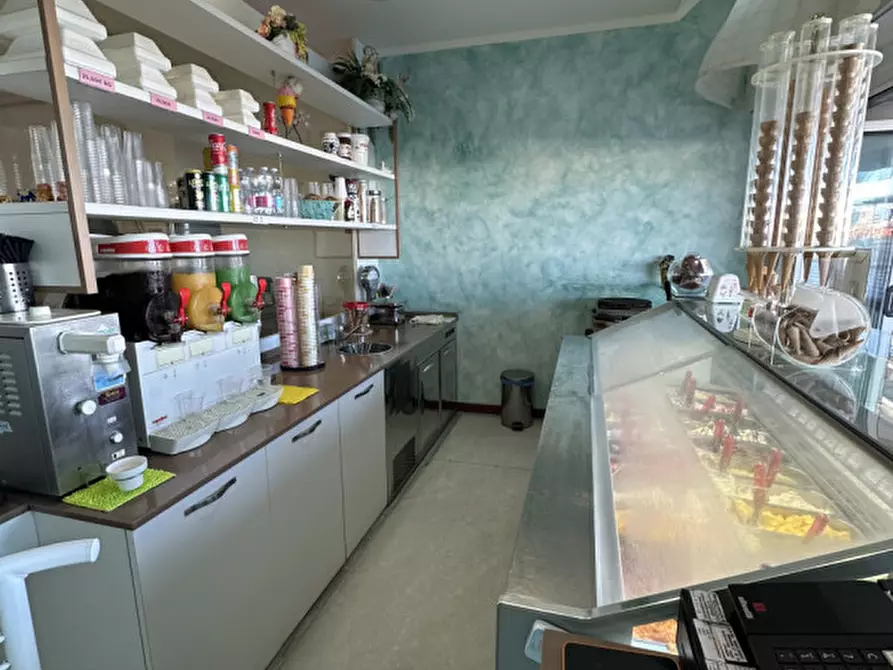 Immagine 6 di Attività commerciale in vendita  in Viale Giosuè Carducci 302 a Cesenatico