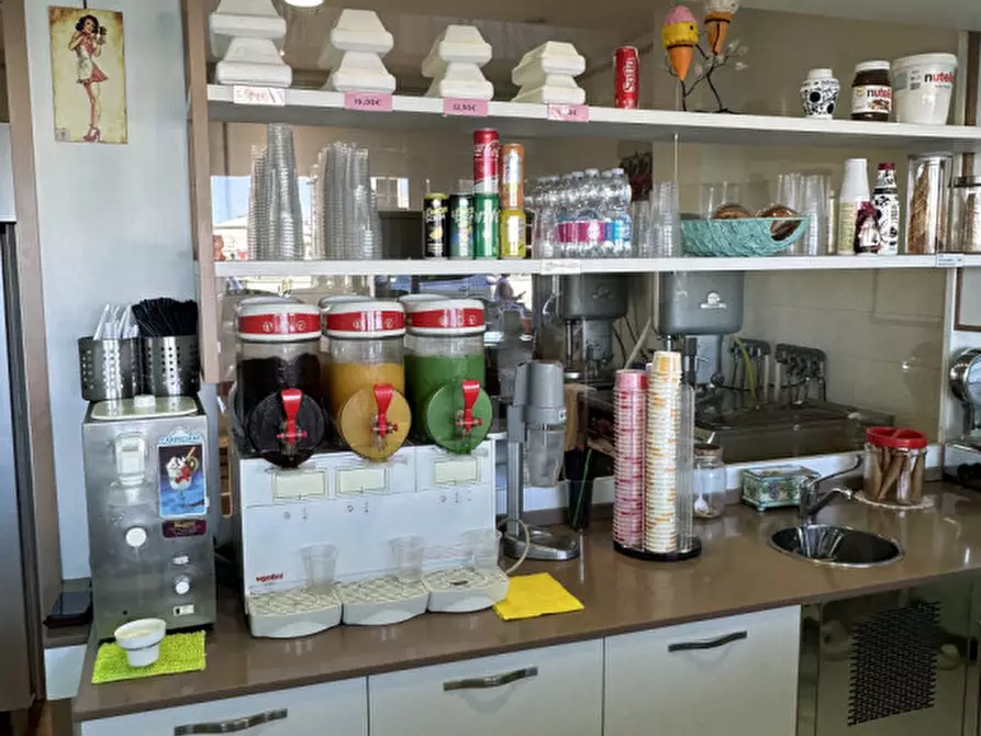 Immagine 7 di Attività commerciale in vendita  in Viale Giosuè Carducci 302 a Cesenatico