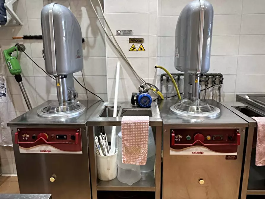 Immagine 9 di Attività commerciale in vendita  in Viale Giosuè Carducci 302 a Cesenatico