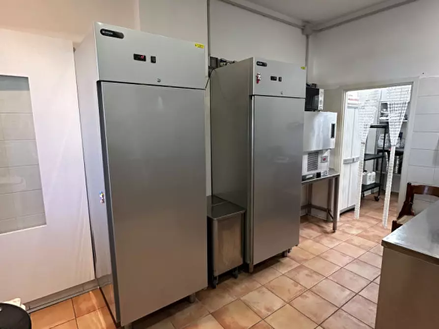 Immagine 10 di Attività commerciale in vendita  in Viale Giosuè Carducci 302 a Cesenatico