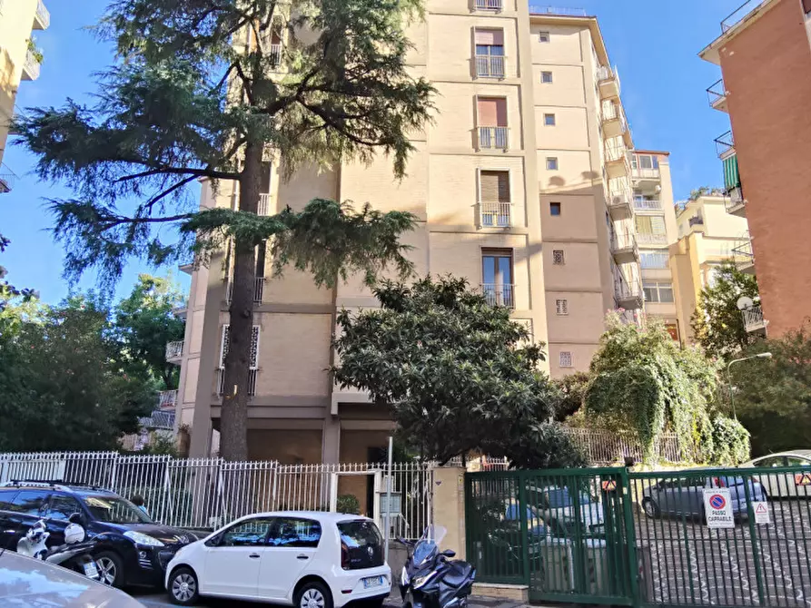 Immagine 1 di Appartamento in vendita  in VIALE RAFFAELLO a Napoli