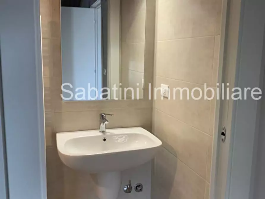 Immagine 13 di Appartamento in vendita  in Via Silvio Pellico, 6 a Pescara