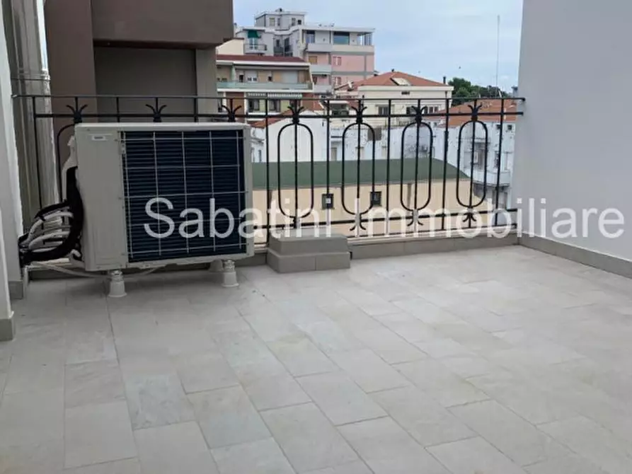 Immagine 19 di Appartamento in vendita  in Via Silvio Pellico, 6 a Pescara