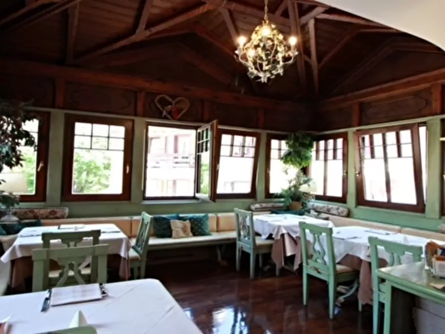 Immagine 2 di Attività commerciale in vendita  in Piaz De Ramon 32 a Moena