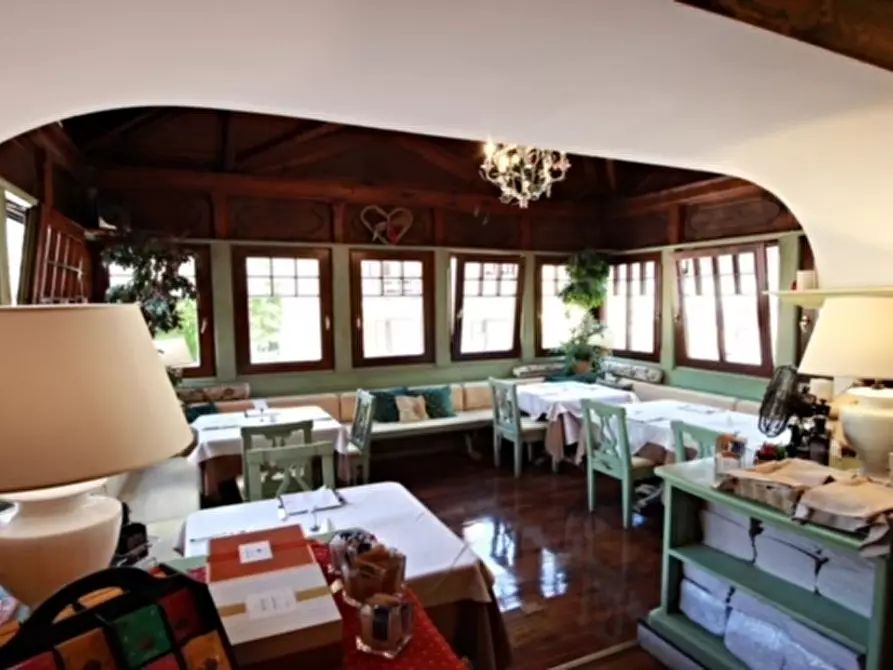 Immagine 5 di Attività commerciale in vendita  in Piaz De Ramon 32 a Moena