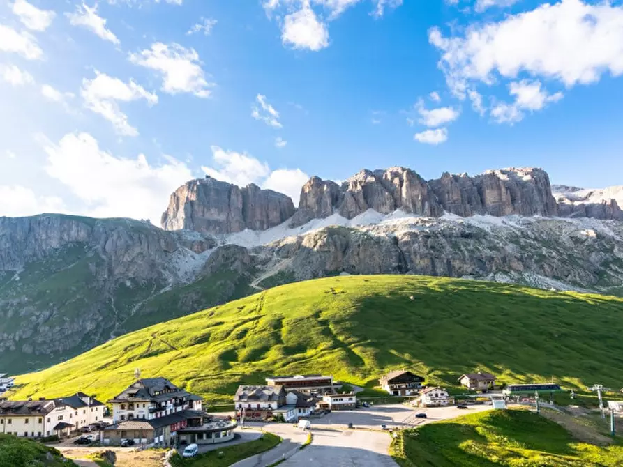 Immagine 2 di Hotel in vendita  in VIA PASSO PORDOI a Livinallongo Del Col Di Lana