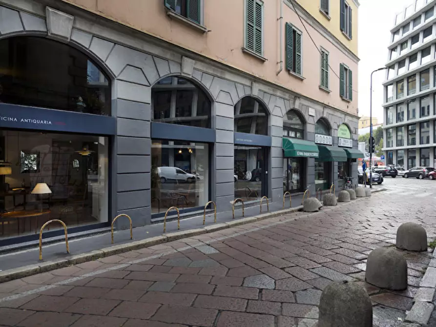 Immagine 2 di Cantina in vendita  in via Pietro Maroncelli 13 a Milano